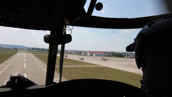 Landeanflug auf dem Illesheimer Flugfeld der Storck Barracks