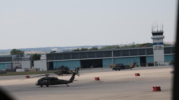 Blackhawk auf dem Flugfeld in Illesheim