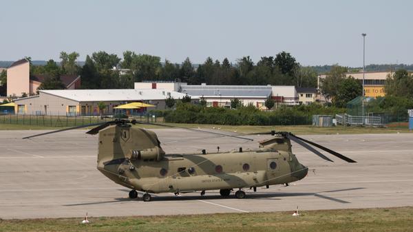 Chinook auf dem Flugfeld in Illesheim