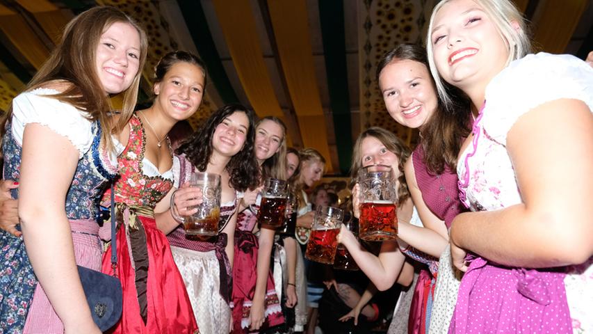 Bilder: Bierzelt-Party! Die Weißenburger Kärwa nimmt Fahrt auf
