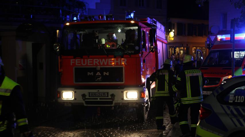 Brand in Ansbach: Feuerwehr rettet Menschen aus verrauchtem Haus