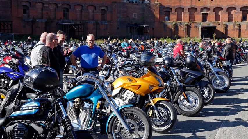 Bilder: Spektakuläre Motorradausfahrt! 1000 Biker übernehmen Nürnberg