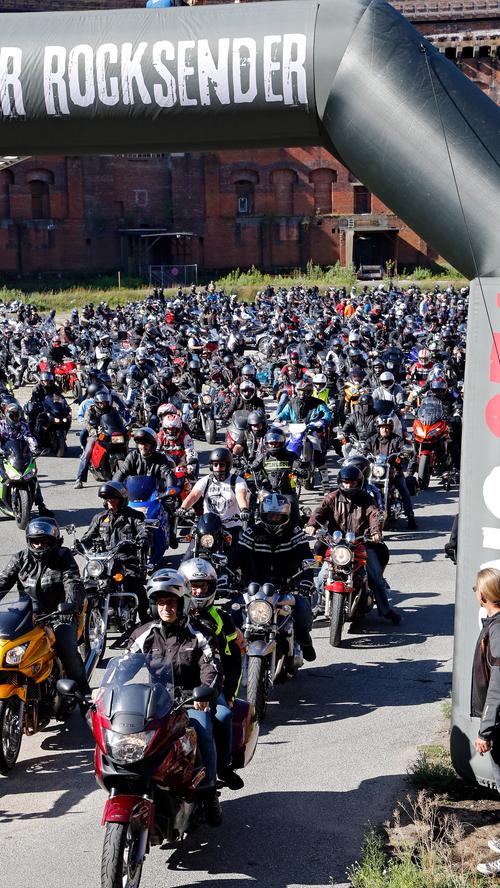 Bilder: Spektakuläre Motorradausfahrt! 1000 Biker übernehmen Nürnberg