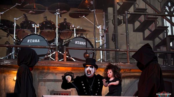 Vor allem für seine Schminke ist der Däne King Diamond bekannt. Aber auch seine obskuren Bühnenshows sorgten für Begeisterung bei den Summer Breezlern.