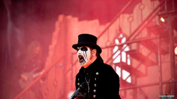 Der King, der seinen Musikstil an Rock-Ikone Alice Cooper angepasst hat, bot am Summer Breeze den Fans so einiges für ihr Geld.