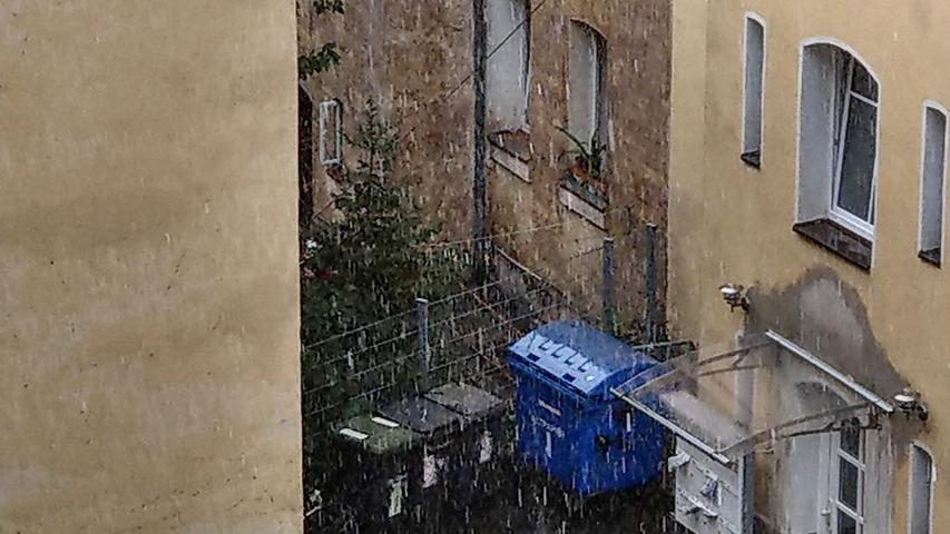 Erst Starkregen, dann Regenbogen: Unwetter verwüstet Mittelfranken