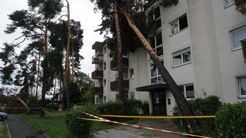 Am AWO-Betreuungszentrum in der Rother Friedrich-Ebert-Straße fielen mehrere Bäume um und beschädigten Gebäude.