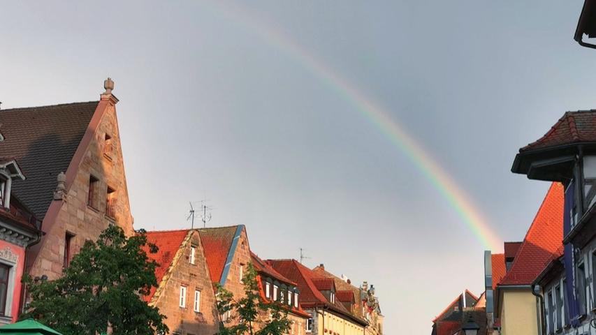 Magische Farben: Regenbogen verzaubert Fürth nach Unwetter