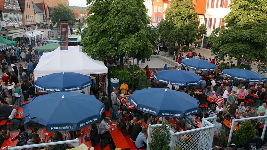 Markttreiben, politischer Frühschoppen, jede Menge Musik und Feierfreude: Das Altstadtfest gehört zu den Höhepunkten des Ebermannstädter Sommers.