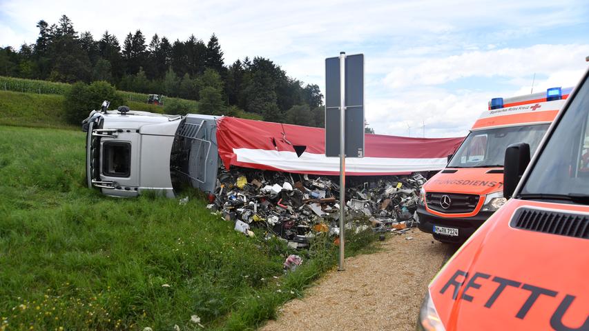 Lkw umgeschmissen: Schwerer Unfall auf der A3 bei Neumarkt