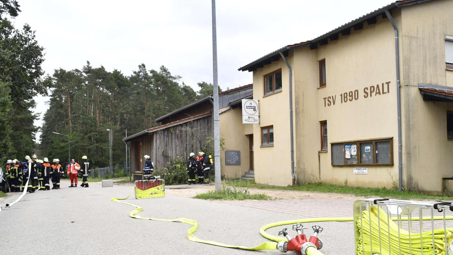 Entwarnung: Am Sportheim des TSV Spalt war kein Gas-Leck zu finden.