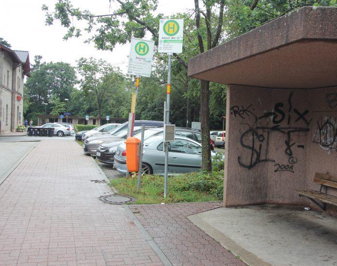 Ab 1. September verkehrt ein Schnellbus zwischen Altdorf und Lauf. Die Fahrzeit zwischen den beiden Städten beträgt etwa eine halbe Stunde. Vorgesehen sind Fahrten zu den Hauptverkehrszeiten am Morgen, Mittag und Abend. Für mehr Informationen klicken Sie hier.