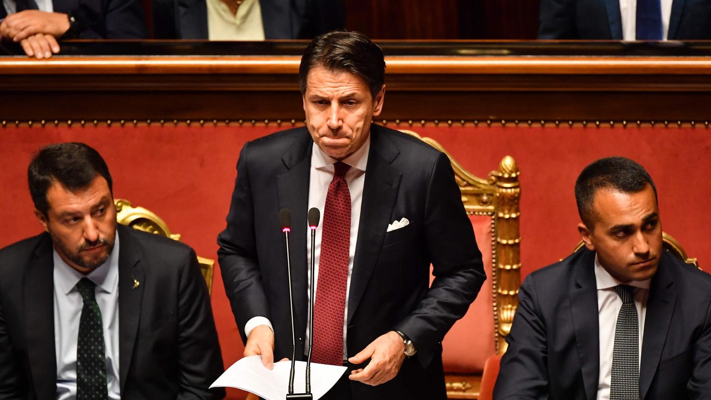 Der italienische Regierungschef Giuseppe Conte hat angesichts der Krise der Populisten-Koalition aus rechter Lega und Fünf-Sterne-Bewegung seinen Rücktritt angekündigt.
