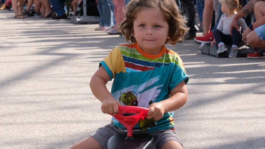 Bobbycar und Sackhüpfen: Kindertag auf der Weißenburger Kirchweih