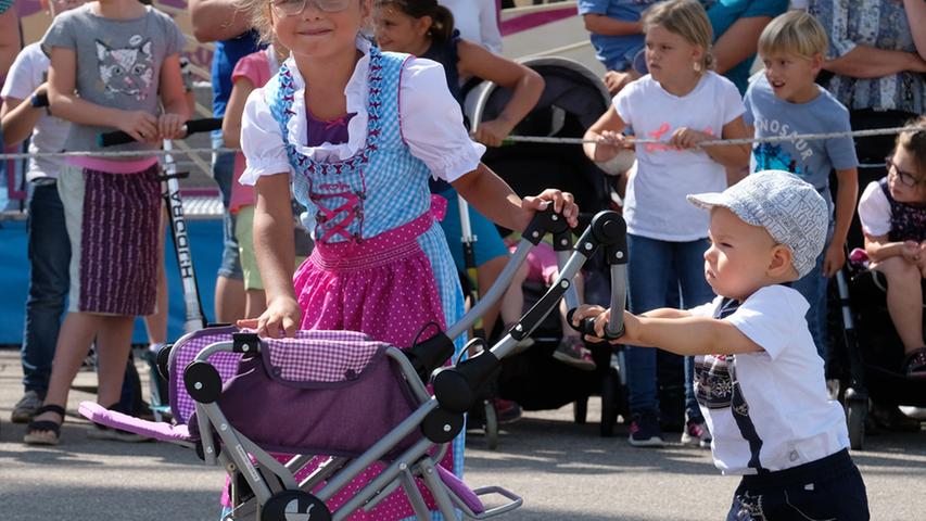 Bobbycar und Sackhüpfen: Kindertag auf der Weißenburger Kirchweih