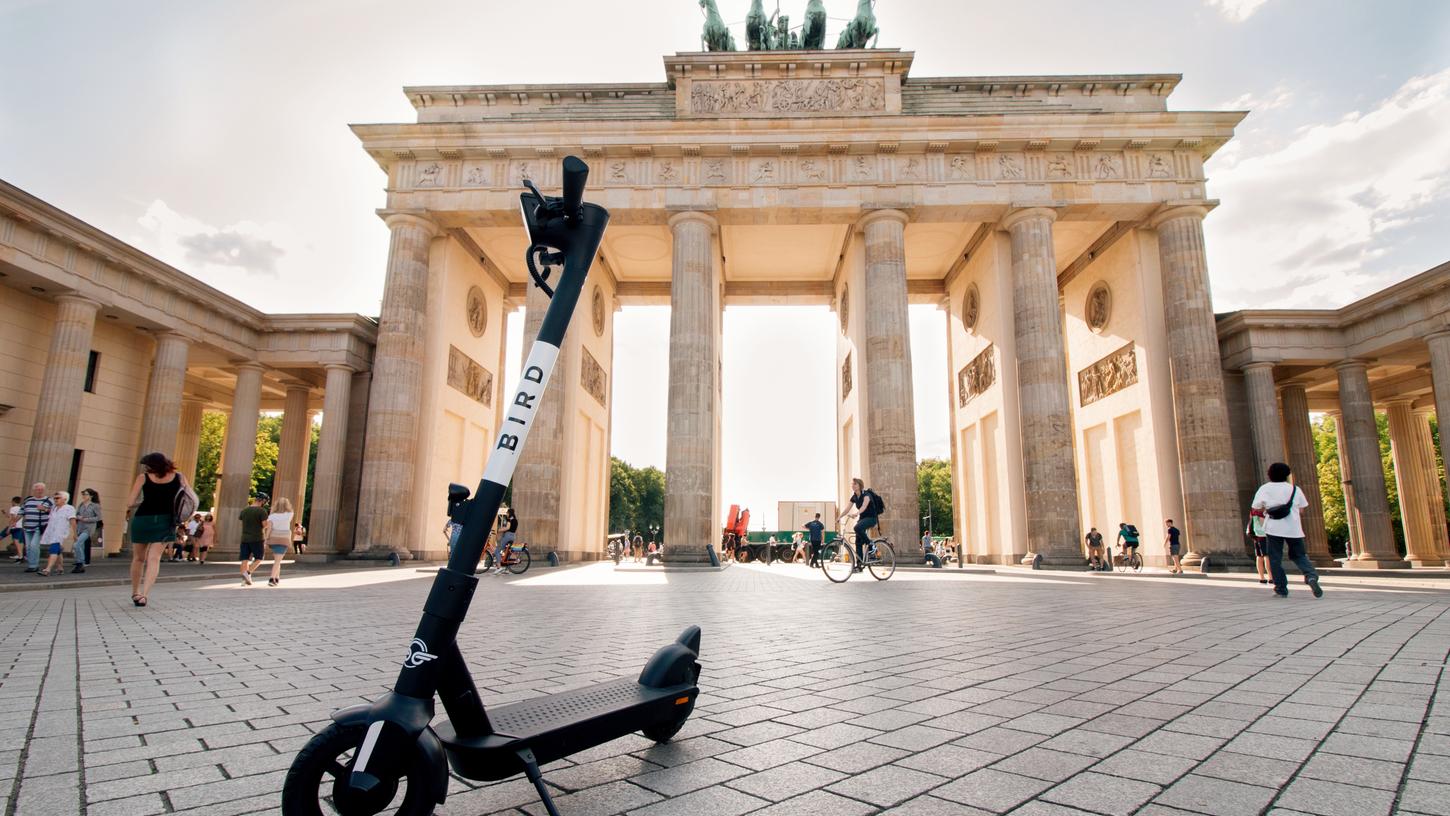 Die US-Firma Bird, die bereits in 140 Städten weltweit aktiv ist, startet in Berlin, Hamburg, Köln, Frankfurt und München mit zunächst jeweils 100 Scootern.