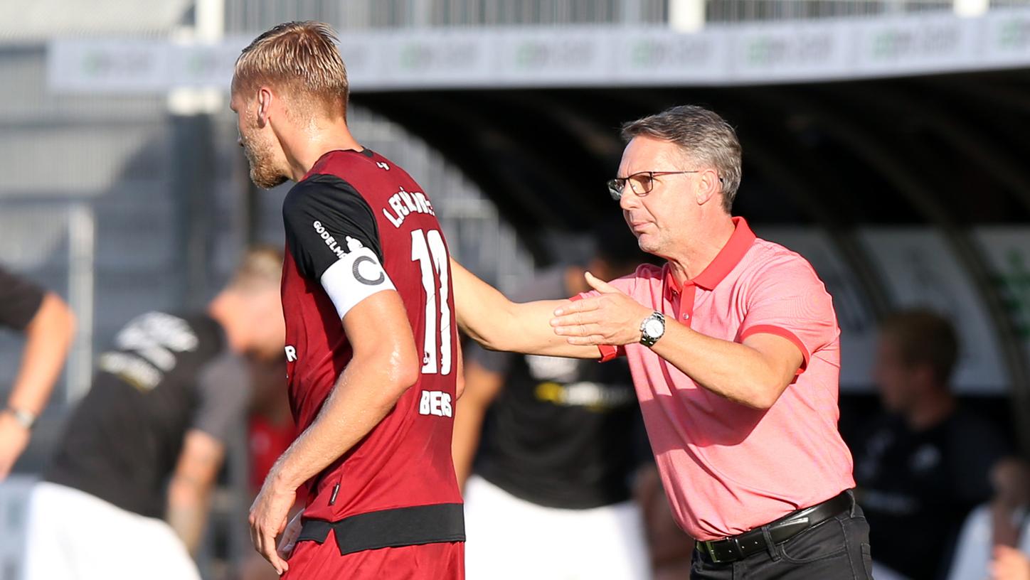 Demonstrativ hat Club-Trainer Damir Canadi seinem Kapitän Hanno Behrens vor dem Spiel gegen Osnabrück den Rücken gestärkt.