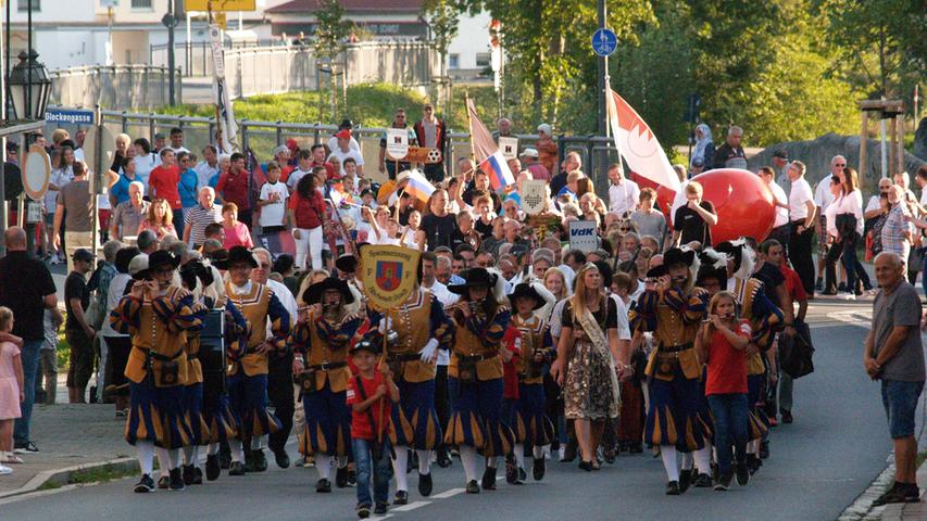 Mit Pomp und Pauken: Altstadtfest in Höchstadt eröffnet
