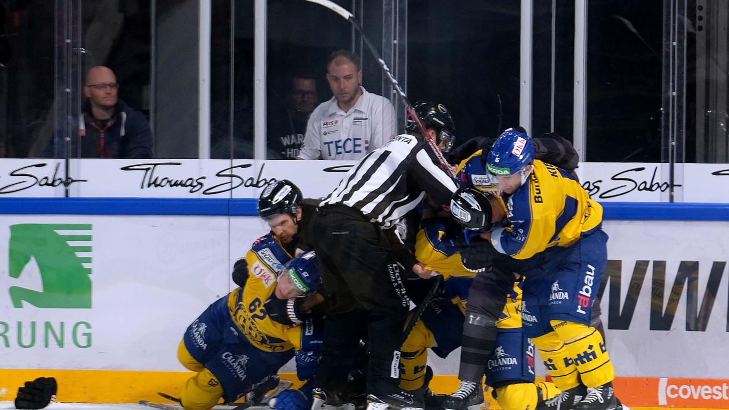 In einem unterhaltsamen Eishockey-Spiel unterlagen die Nürnberger Ice Tigers dem HC Davos mit 1:3.