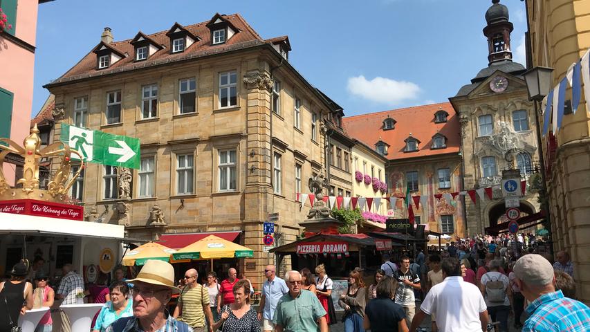 Buden und buntes Treiben: Die 69. Sandkerwa in Bamberg