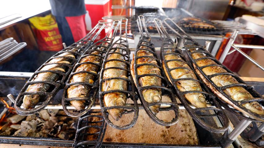 Makrelen und Nascherei: Ein Rundgang auf dem Herbstvolksfest