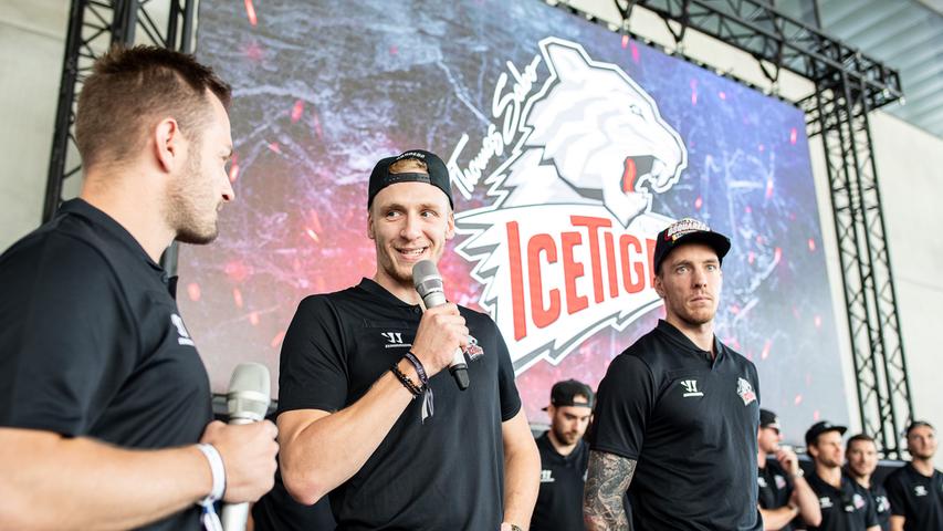 Fans treffen Profis: Alle Bilder der Teamvorstellung der Ice Tigers