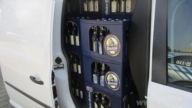 Irre: VW Caddy hatte 65 Kisten Bier an Bord