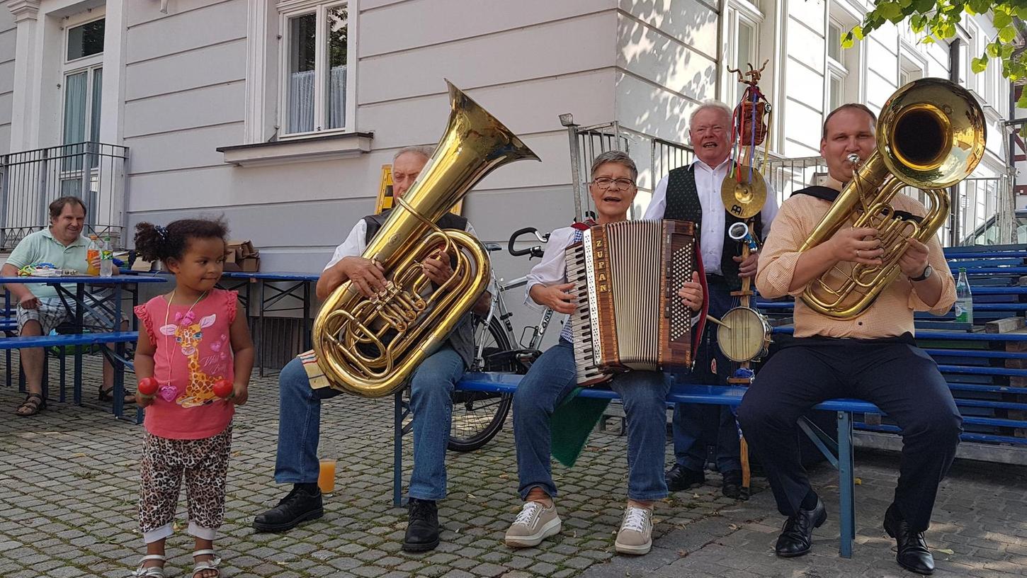 Altstadtfest lockte mit Musik auf allen Plätzen