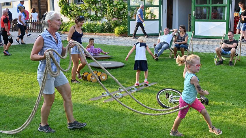Bier und Spiele: Pyraser Brauereifest lockte Kinder und Erwachsene
