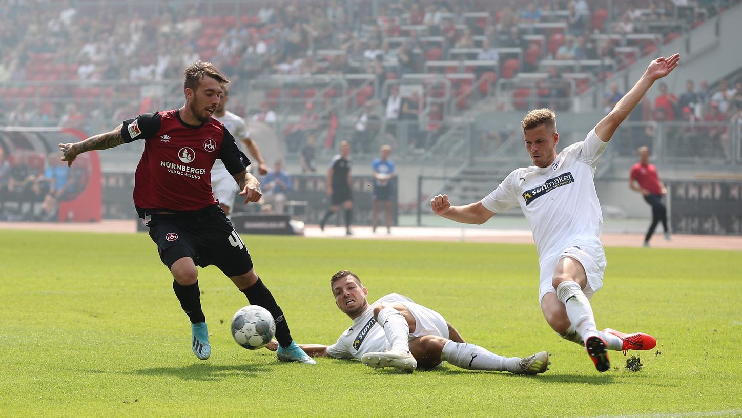Iuri Medeiros hat das Talent, mehrere Gegenspieler zu beschäftigen. Im Heimspiel gegen Heidenheim kann das der neue Club-Quirl jedoch leider nicht zeigen. Iuri Medeiros hat das Talent, mehrere Gegenspieler zu beschäftigen. Im Heimspiel gegen Heidenheim kann das der neue Club-Quirl jedoch leider nicht zeigen.