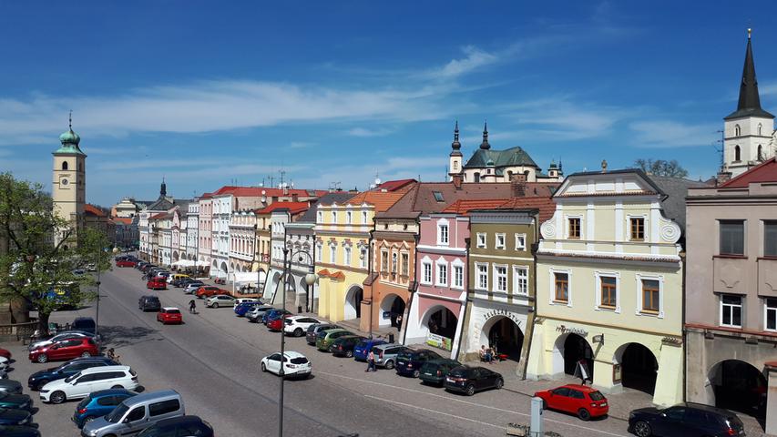 Blick über den Markt- und Hauptplatz von Litomyšl, der dem bekanntesten Sohn der Stadt gewidmet ist: dem Komponisten Bedřich Smetana.