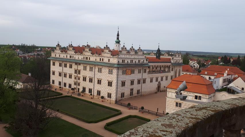 Blick auf das Schloss von Litomyšl vom Turm der benachbarten Piaristenkirche.