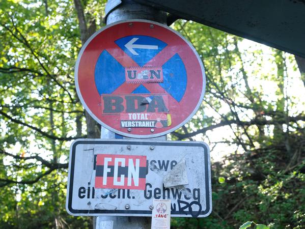 "Total verstrahlt“ sieht dieses Halteverbotsschild in der Hans-Kalb-Straße aus. "Total verstrahlt“ sieht dieses Halteverbotsschild in der Hans-Kalb-Straße aus.