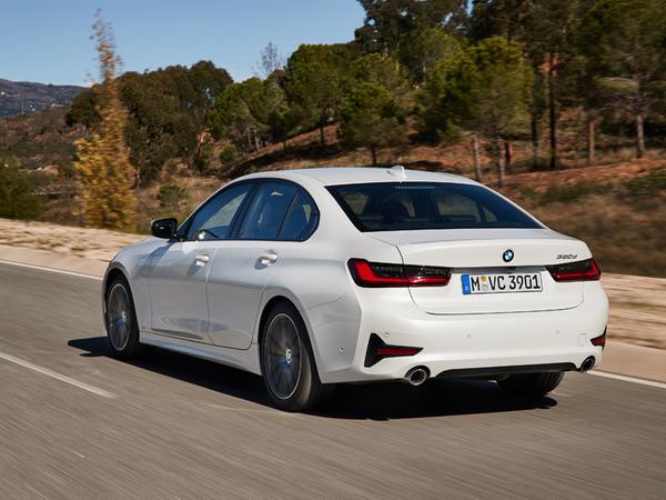 Sportlich unterwegs: Das adaptive M-Fahrwerk beeinträchtigt allerdings den Fahrkomfort. Sportlich unterwegs: Das adaptive M-Fahrwerk beeinträchtigt allerdings den Fahrkomfort.