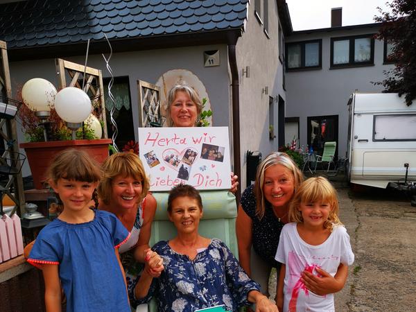 Auf dem Heimweg wurde noch ein Spontanbesuch in Forchheim organisiert. Nachbarn und Freunde legten sich ins Zeug und gestalteten Plakate.