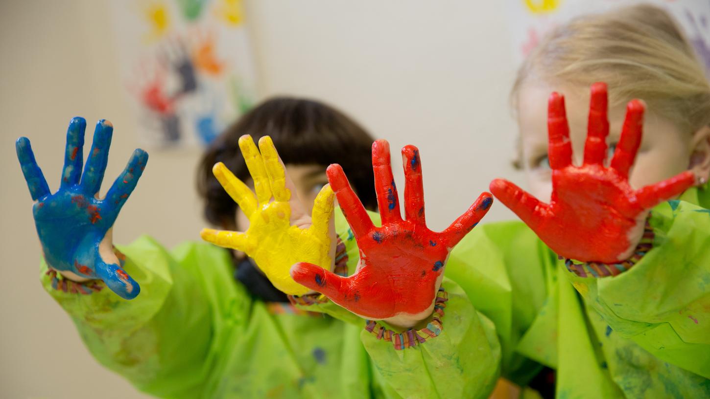 Viele Kinder in Bayern müssen noch auf einen KiTa-Platz warten. Viele Kinder in Bayern müssen noch auf einen KiTa-Platz warten.