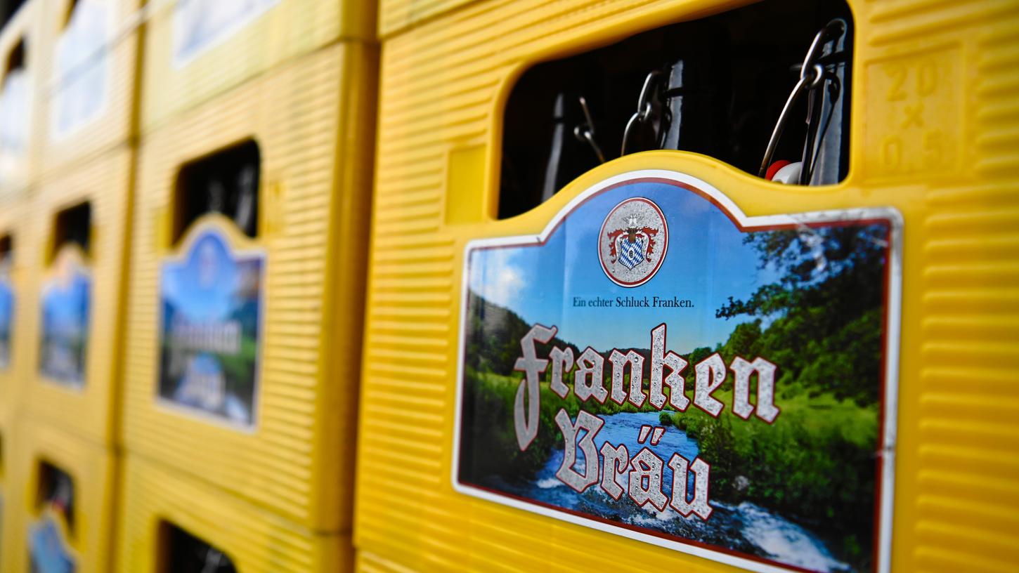 Weil sich Laugenreste in den Flaschen befinden könnten, ruft die fränkische Brauerei Franken Bräu nun erneut verschiedene Biersorten und Erfrischungsgetränke zurück.