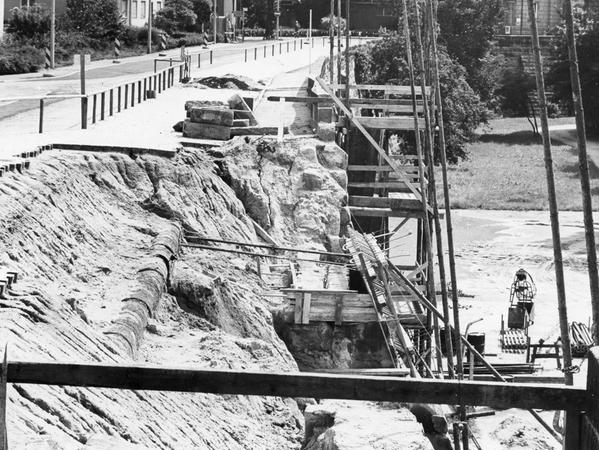 Zwischen Vestnertor und Laufer Tor stürzten 1971 Teile des Gemäuers ein und rissen ein Stück der Fahrbahn mit.