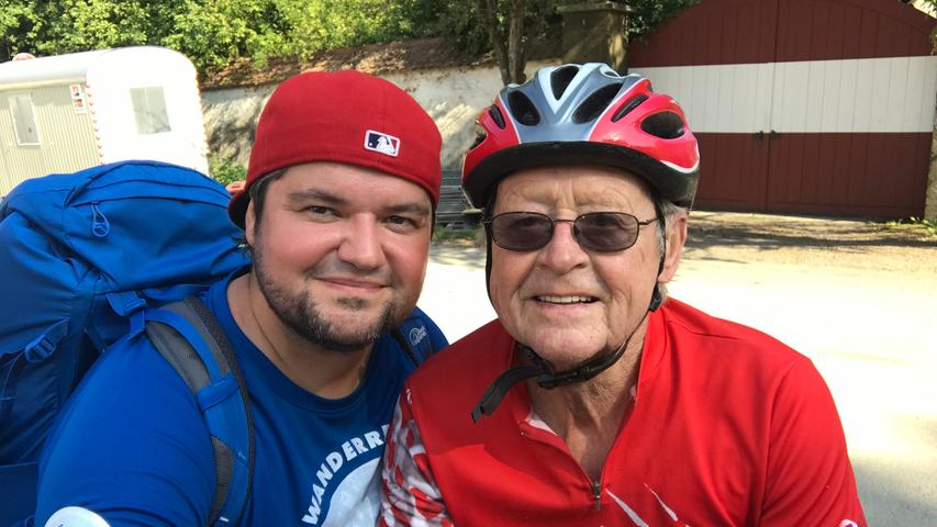 Andreas Brendl ist am letzten Abend meiner Wanderung mein Gastgeber in Velden. Mit seinem Rennrad fährt er mir aber schon vorher vor die Füße. 91.500 Kilometer hat das auf dem Tacho. Er ist 81 Jahre alt.