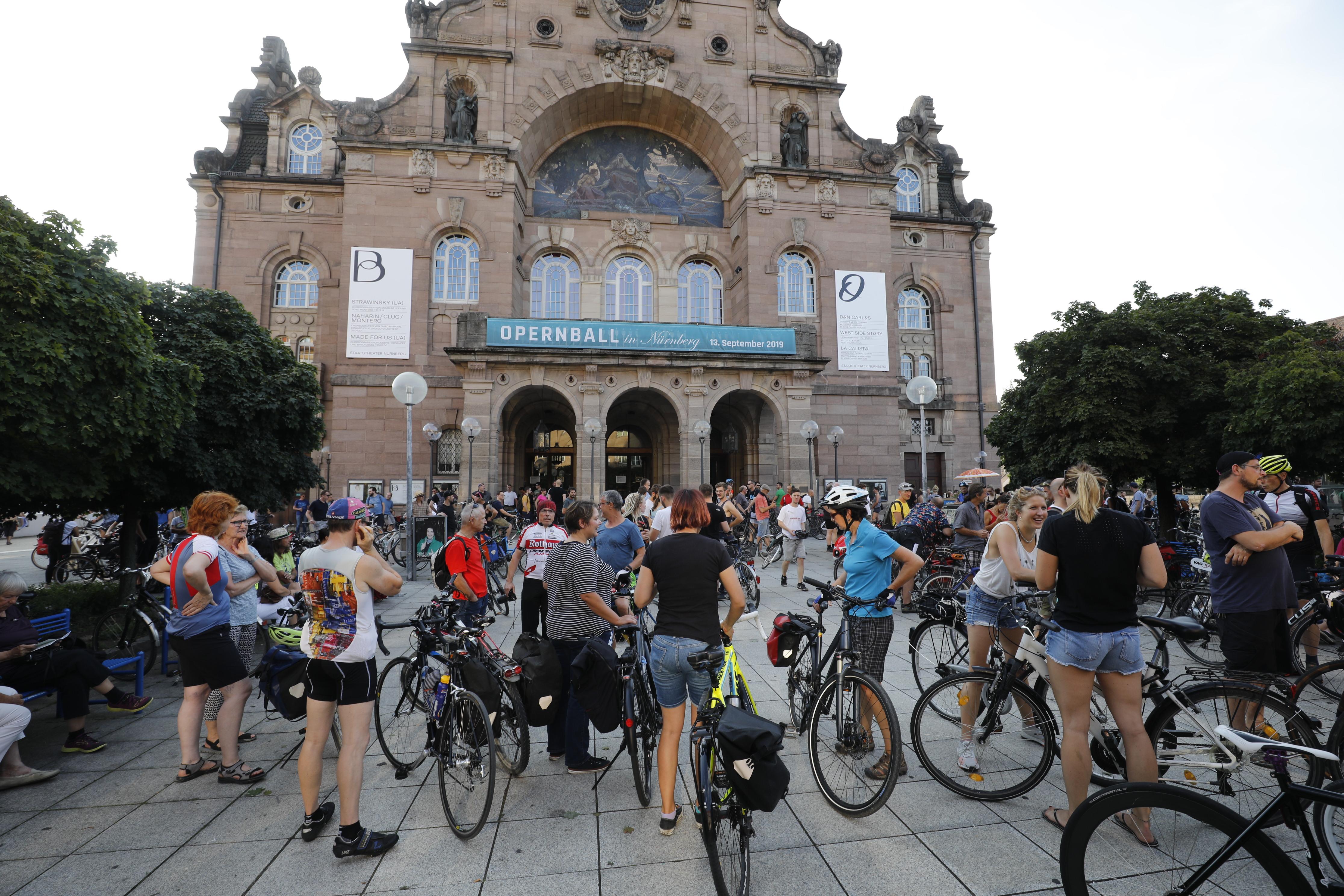 Critical Mass: Radler erobern Nürnbergs Straßen