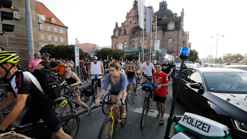 Critical Mass: Radler erobern Nürnbergs Straßen