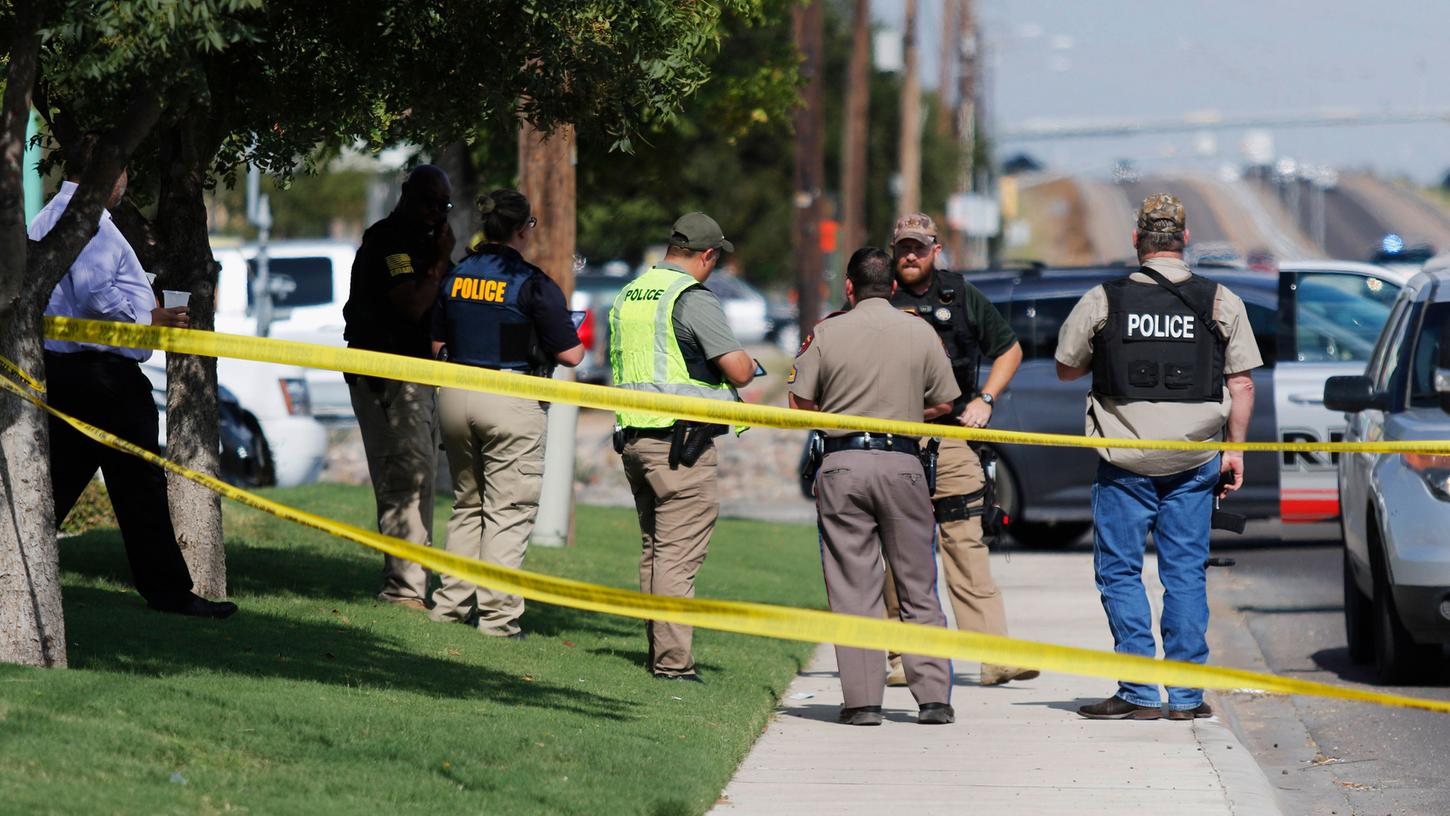 Durch Schüsse im US-Bundesstaat Texas sind mindestens fünf Menschen getötet und 21 weitere verletzt worden. Der mutmaßliche Schütze wurde auf dem Parkplatz eines großen Kinos im Ort Odessa erschossen.
