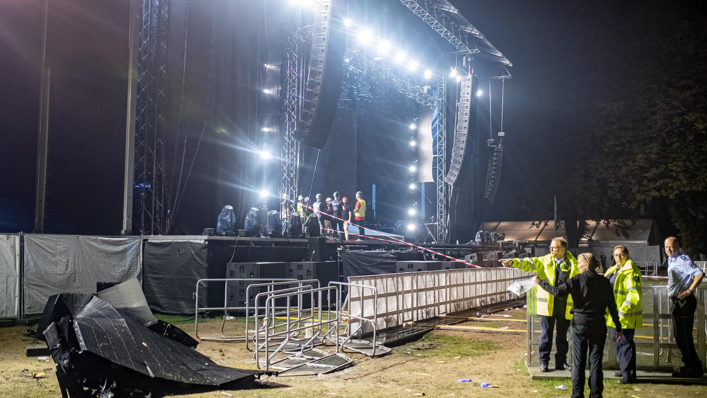 Bei einem großen Rap-Konzert in Essen stürzte während eines schweren Unwetters eine LED-Leinwand um. 28 Menschen wurden dabei verletzt.