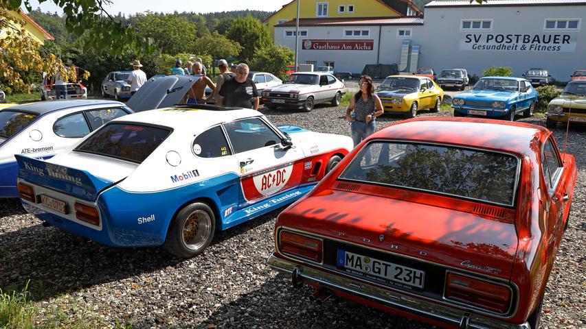 Capri I, II, III — auf dem Gelände des Sportheimes in Postbauer war der Ford Capri in fast allen Variationen zu bewundern. Einige Fans waren von weither angereist.;