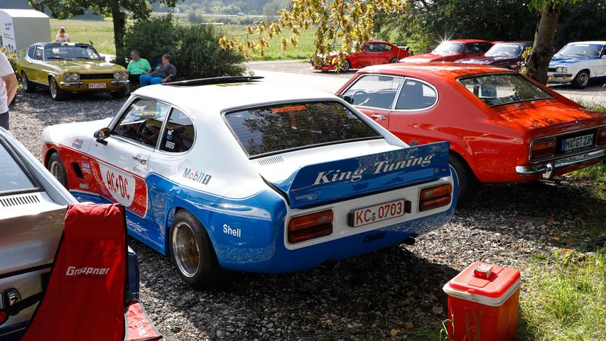 Capri I, II, III — auf dem Gelände des Sportheimes in Postbauer war der Ford Capri in fast allen Variationen zu bewundern. Einige Fans waren von weither angereist.;