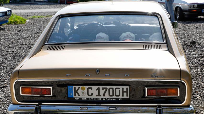 Capri I, II, III — auf dem Gelände des Sportheimes in Postbauer war der Ford Capri in fast allen Variationen zu bewundern. Einige Fans waren von weither angereist.; Capri I, II, III — auf dem Gelände des Sportheimes in Postbauer war der Ford Capri in fast allen Variationen zu bewundern. Einige Fans waren von weither angereist.;