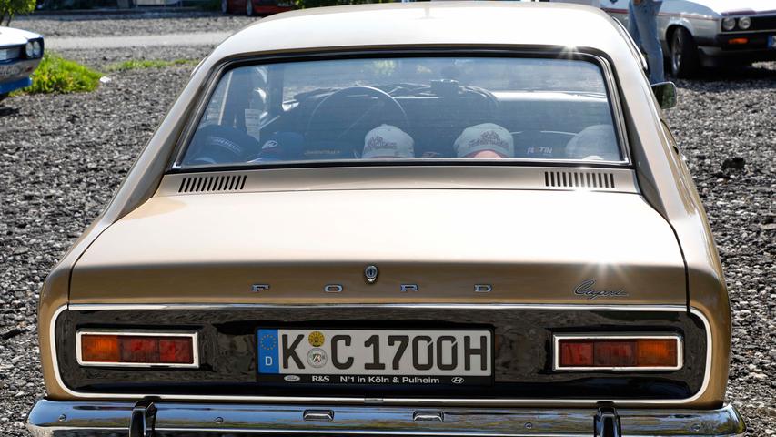 Capri I, II, III — auf dem Gelände des Sportheimes in Postbauer war der Ford Capri in fast allen Variationen zu bewundern. Einige Fans waren von weither angereist.;