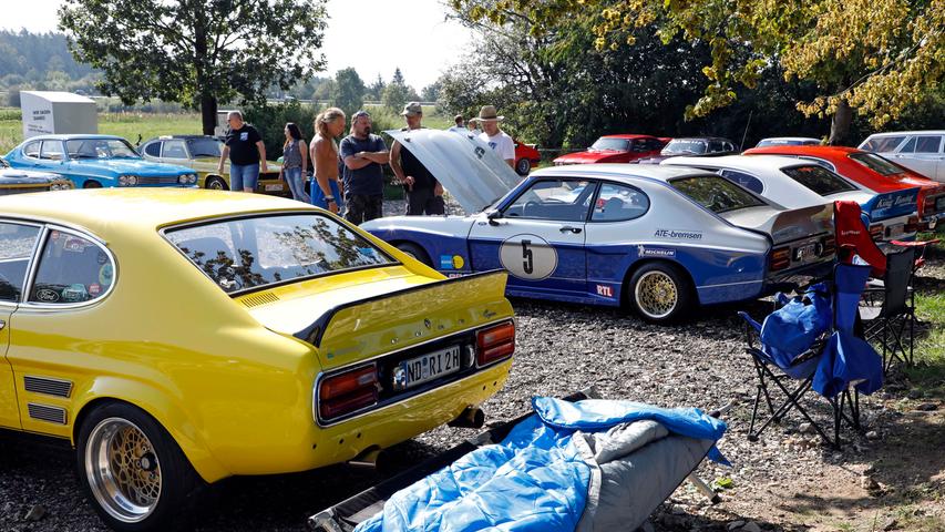 Capri I, II, III — auf dem Gelände des Sportheimes in Postbauer war der Ford Capri in fast allen Variationen zu bewundern. Einige Fans waren von weither angereist.;