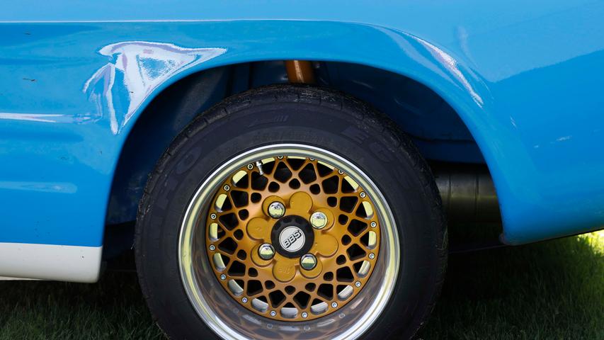 Capri I, II, III — auf dem Gelände des Sportheimes in Postbauer war der Ford Capri in fast allen Variationen zu bewundern. Einige Fans waren von weither angereist.; Capri I, II, III — auf dem Gelände des Sportheimes in Postbauer war der Ford Capri in fast allen Variationen zu bewundern. Einige Fans waren von weither angereist.;