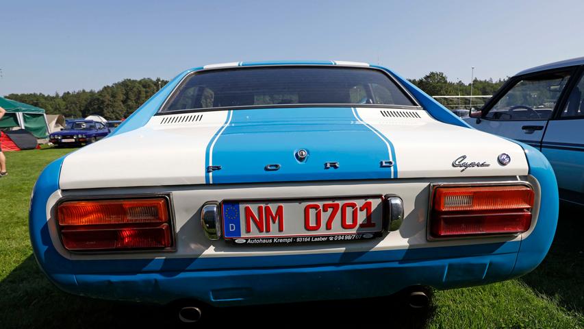 Capri I, II, III — auf dem Gelände des Sportheimes in Postbauer war der Ford Capri in fast allen Variationen zu bewundern. Einige Fans waren von weither angereist.;